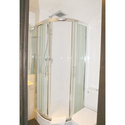 exhibition_court_hotel_4_shower-850x530